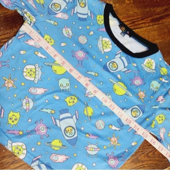 Dolls Kill Delia's New World Alien Print Contrast Trim Top & Jogger - Picture 6 of 15